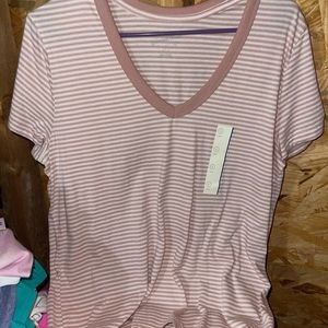 Women’s vneck top large